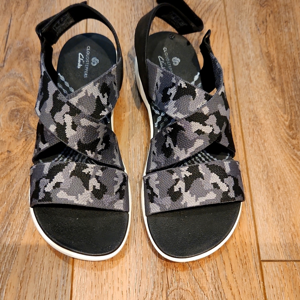 Cloudsteppers By Clarks Sandals Black Camouflage Print Mira Lily Size 8.5